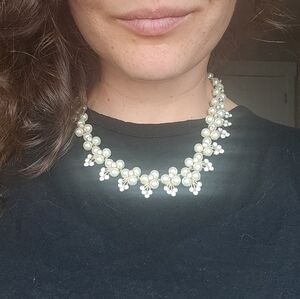 Elegant Pearl Flower Necklace